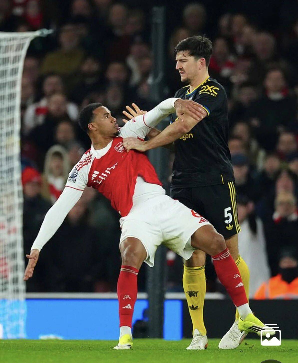 曼联恐不得不同意马奎尔续约条件！即将33岁仍比约罗靠谱，意甲已发来报价